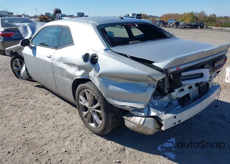 2022 Dodge Challenger Sxt Awd z USA, uszkodzony, nr VIN 2C3CDZGG6NH185879